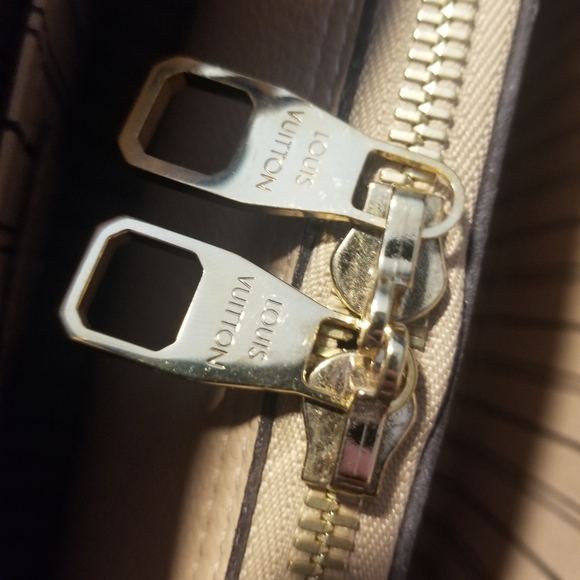 SOLD 2️⃣2️⃣5️⃣0️⃣ LV Montaigne Emprinte MM - Picture 10 of 13